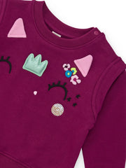 Closer look at the girl's burgundy sweatshirt.