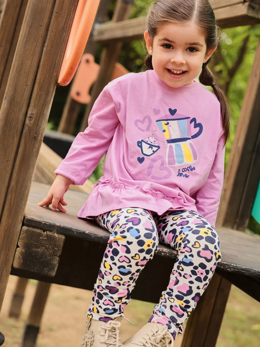 Girl modelling the Tuc Tuc leopard print leggings set.