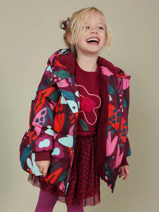 Girl modelling the Tuc Tuc puffer jacket.