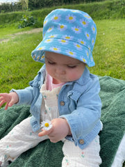 Baby girl wearing the Ziggle daisies sun hat.