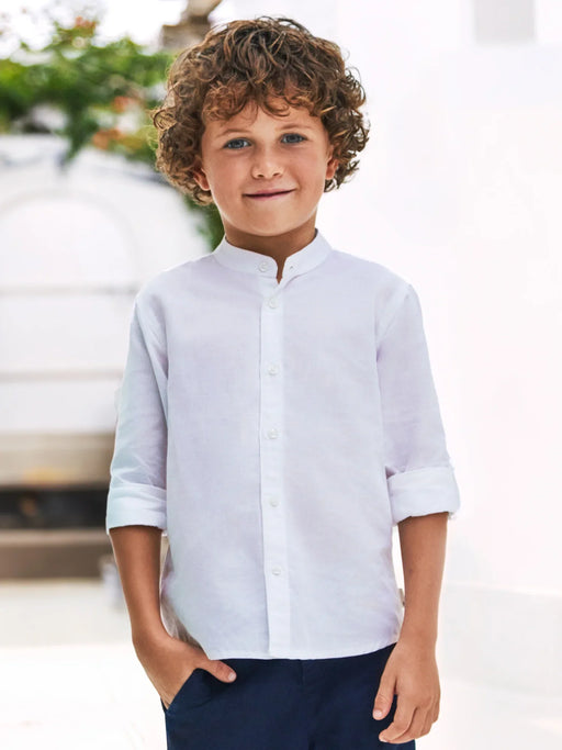 Boy modelling the Mayoral linen shirt.